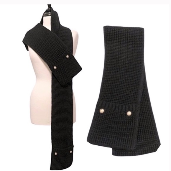 Michael Kors Thermal Pocket Scarf - Picture 2 of 6